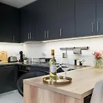 Апартаменты Leonardo50 Grande - Modern With Parking & Balcony Near Metro - Будапешт