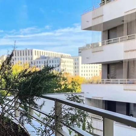 Leonardo50 Grande - Modern With Parking & Balcony Near Metro - 아파트 *