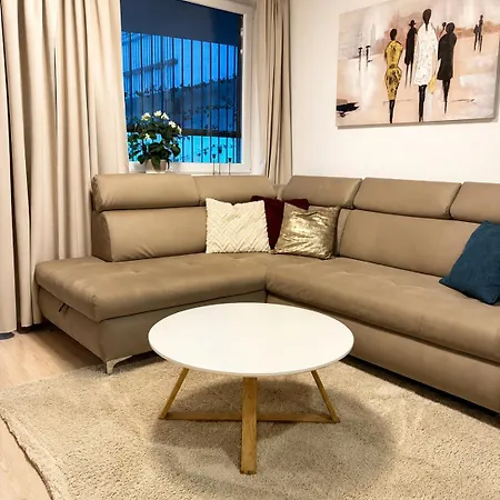 Leonardo50 Grande - Modern With Parking & Balcony Near Metro - 아파트