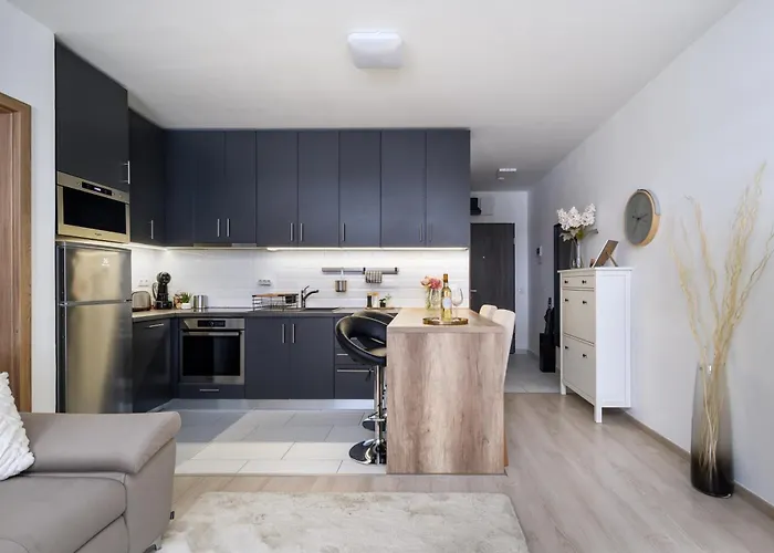 Leonardo50 Grande - Modern With Balcony Near Metro - Apartmán