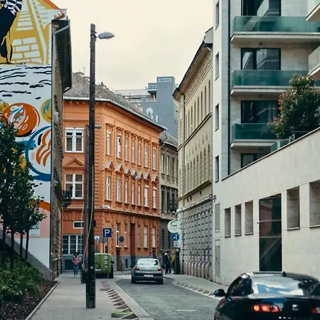 Leonardo50 Grande - Modern With Parking & Balcony Near Metro - Будапешт