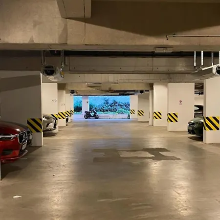 Leonardo50 Grande - Modern With Parking & Balcony Near Metro - *