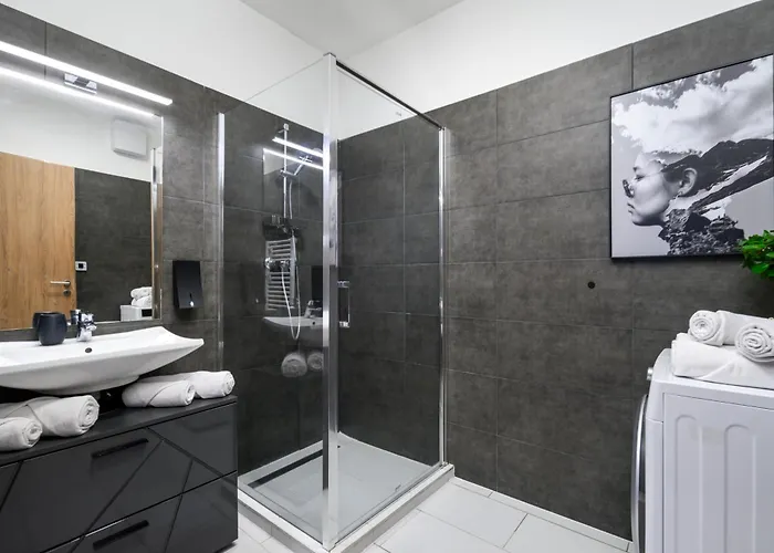 Leonardo50 Grande - Modern With Balcony Near Metro - *