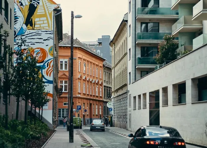 Leonardo50 Grande - Modern With Balcony Near Metro - Boedapest