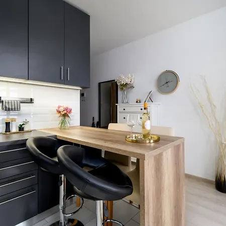 Apartament Leonardo50 Grande - Modern With Parking & Balcony Near Metro - *